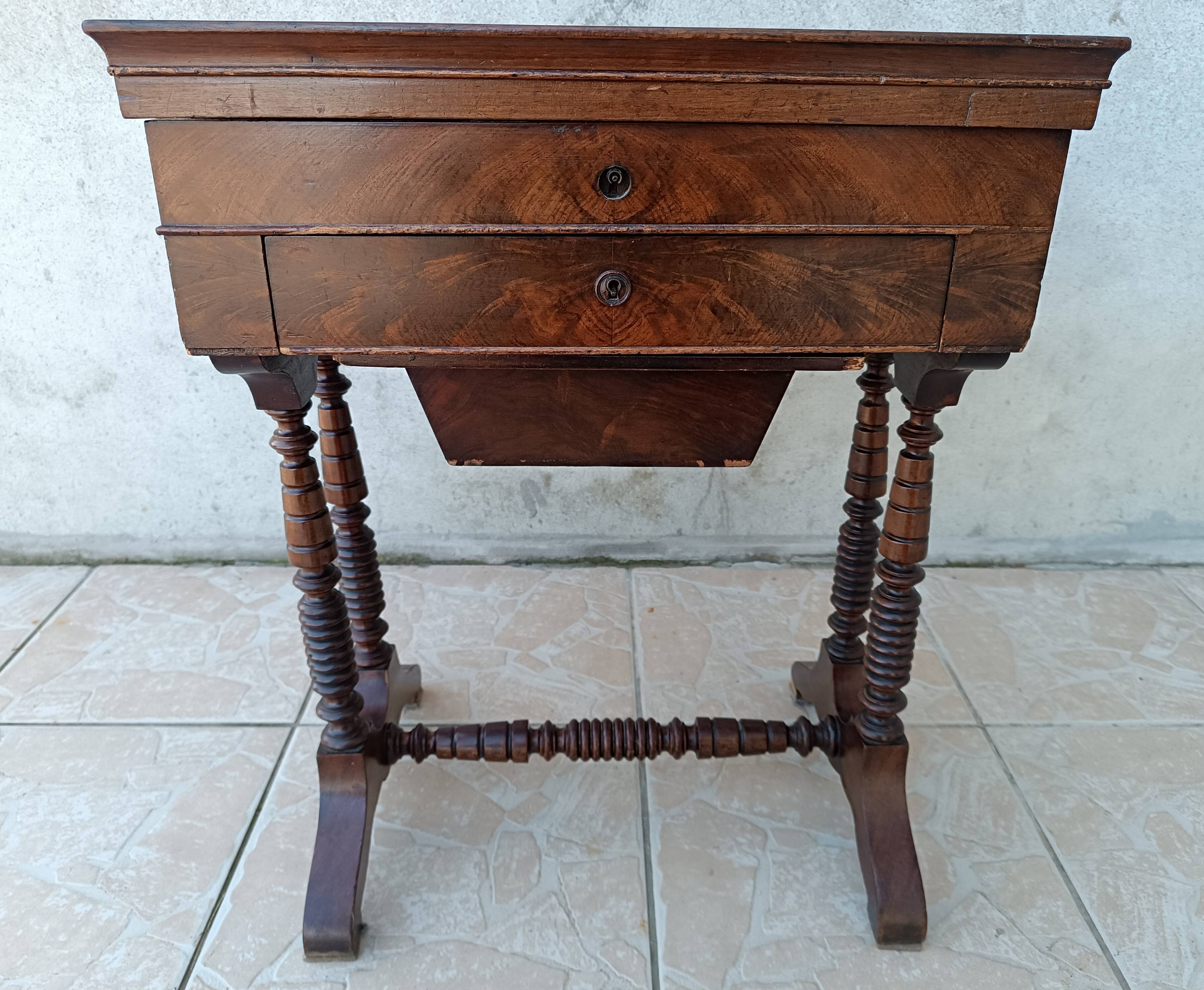 Travailleuse Louis Philippe en acajou