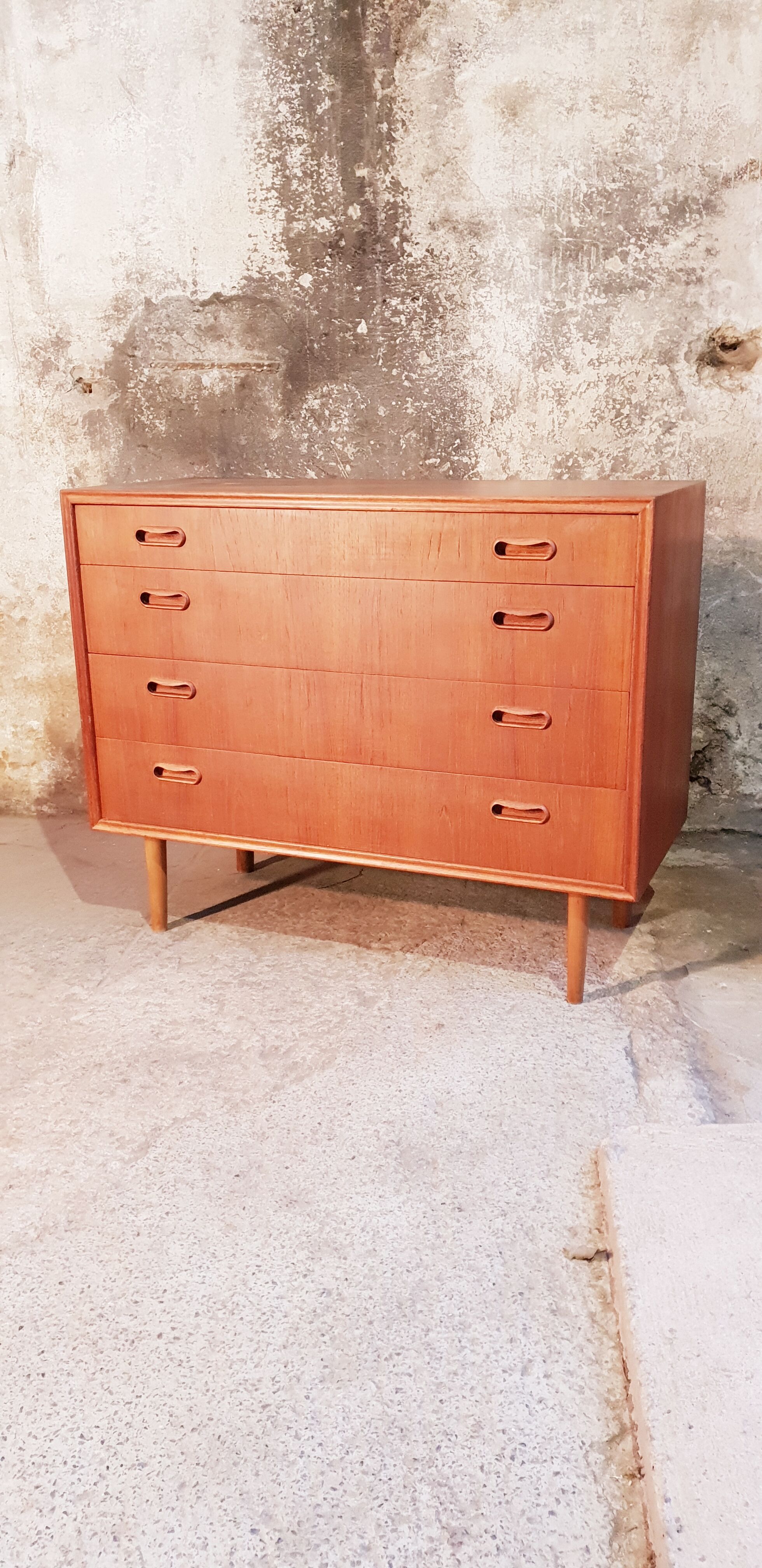 Scandinavian chest of drawers