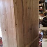 Armoire en pins