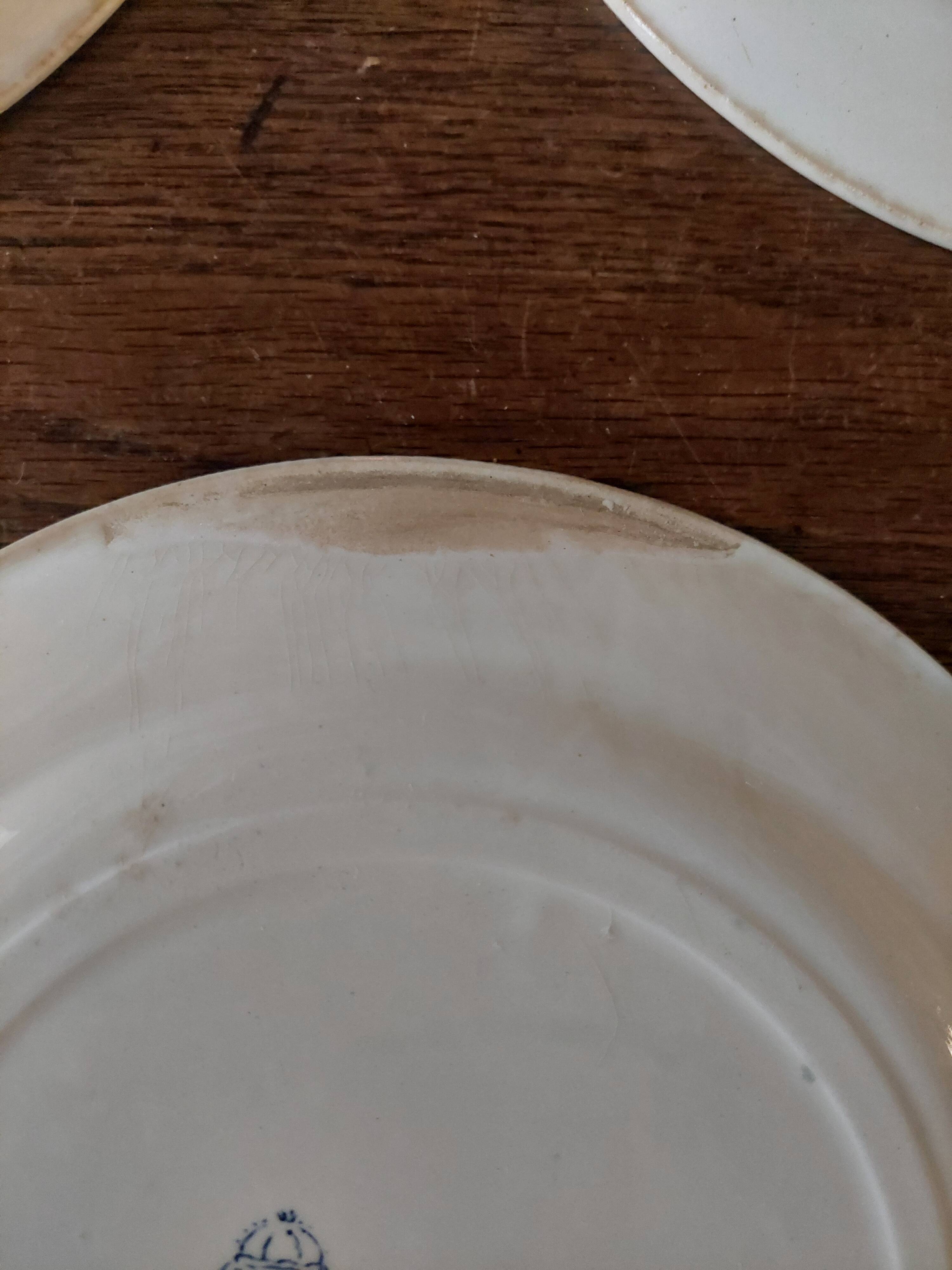 Set of eight flat plates, ironstone, Géon Rouard, Lille decoration, years.