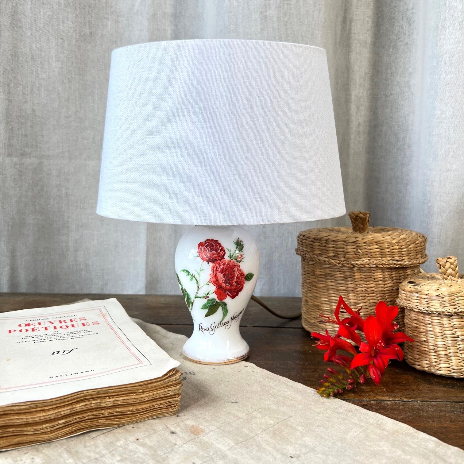 Opaline lamp "Rosa Gallica Magna"