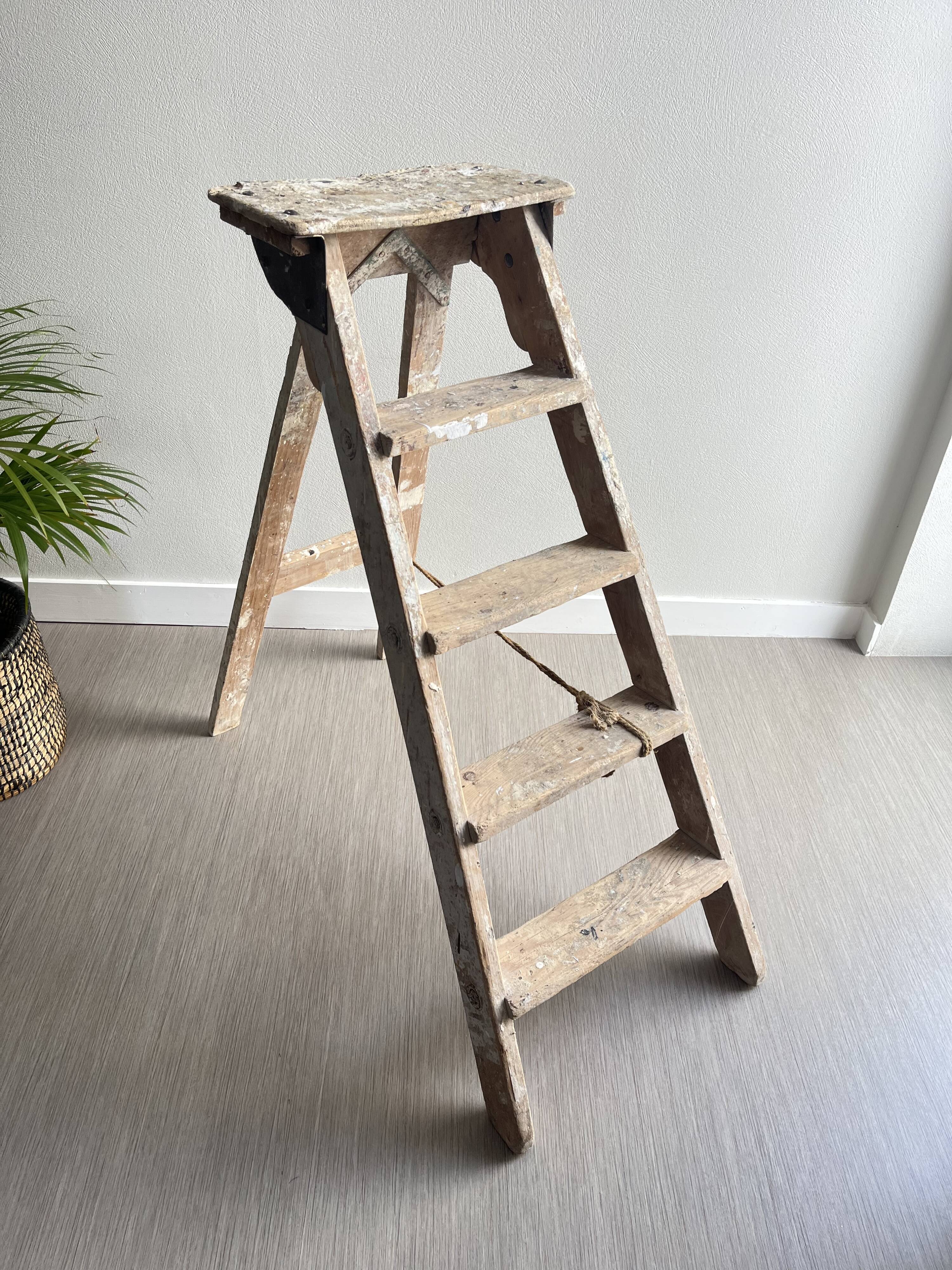 Former stepladder of patinated wood painter