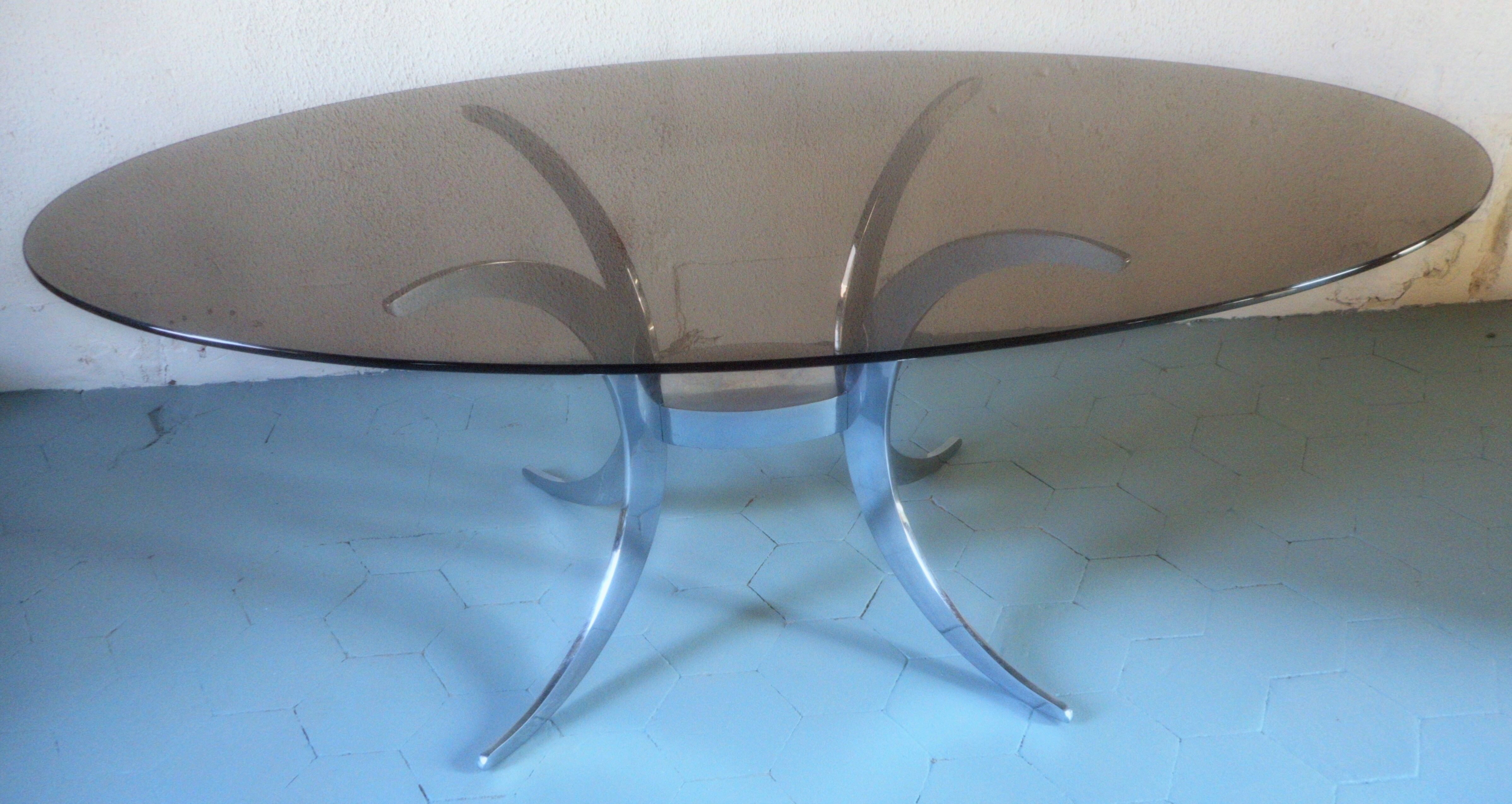 Table en verre fumé