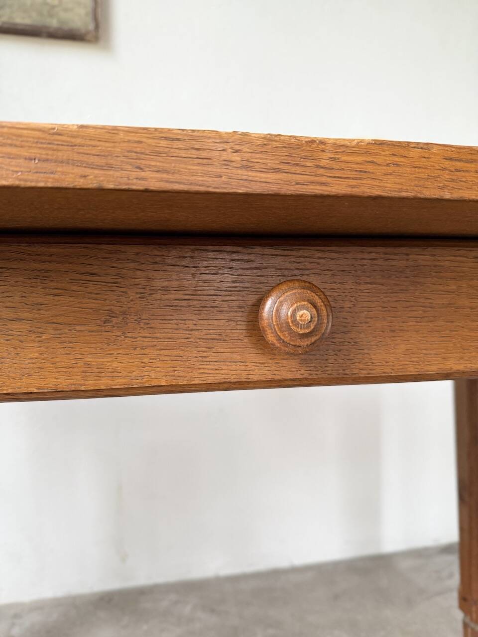 Extendable farmhouse table in oak