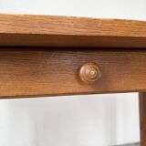 Extendable farmhouse table in oak