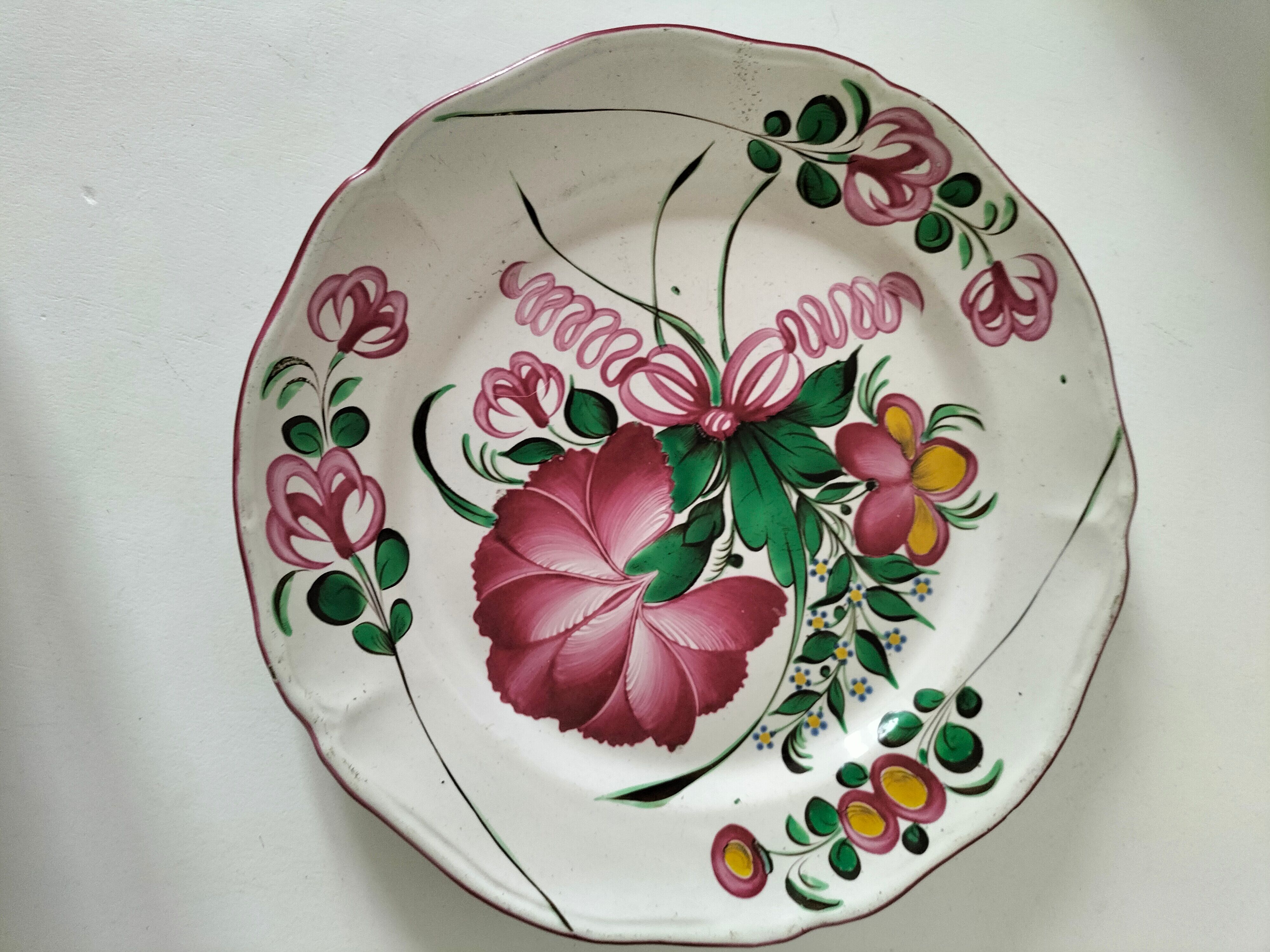 Large earthenware plate from the East – attributed to Islettes, 19th century