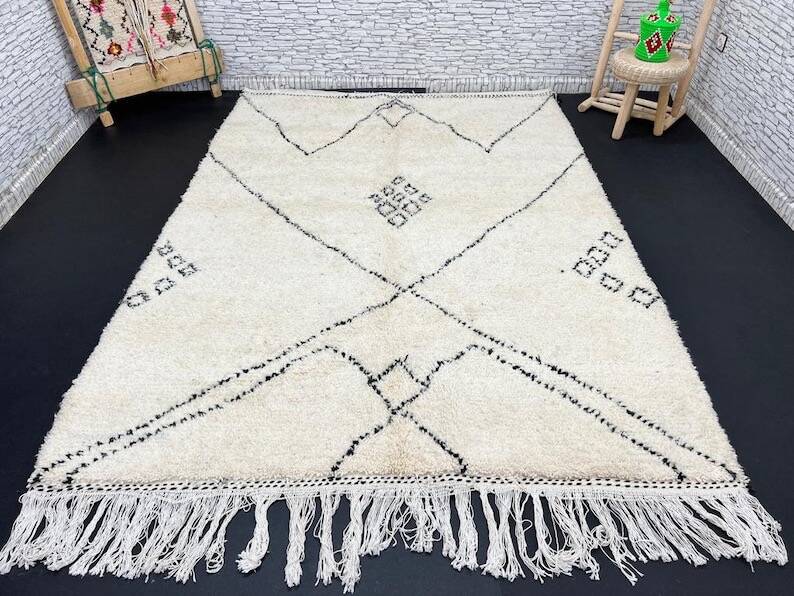 Handmade pure wool beni ourain rug, size 200x300 cm.