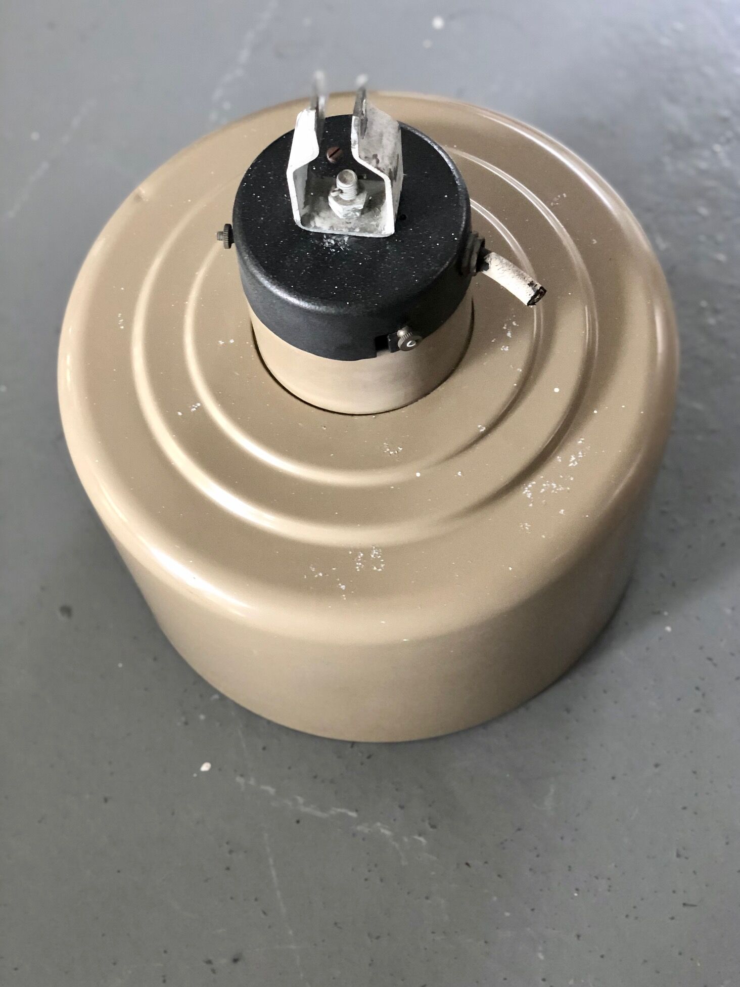 Industrial light pendant