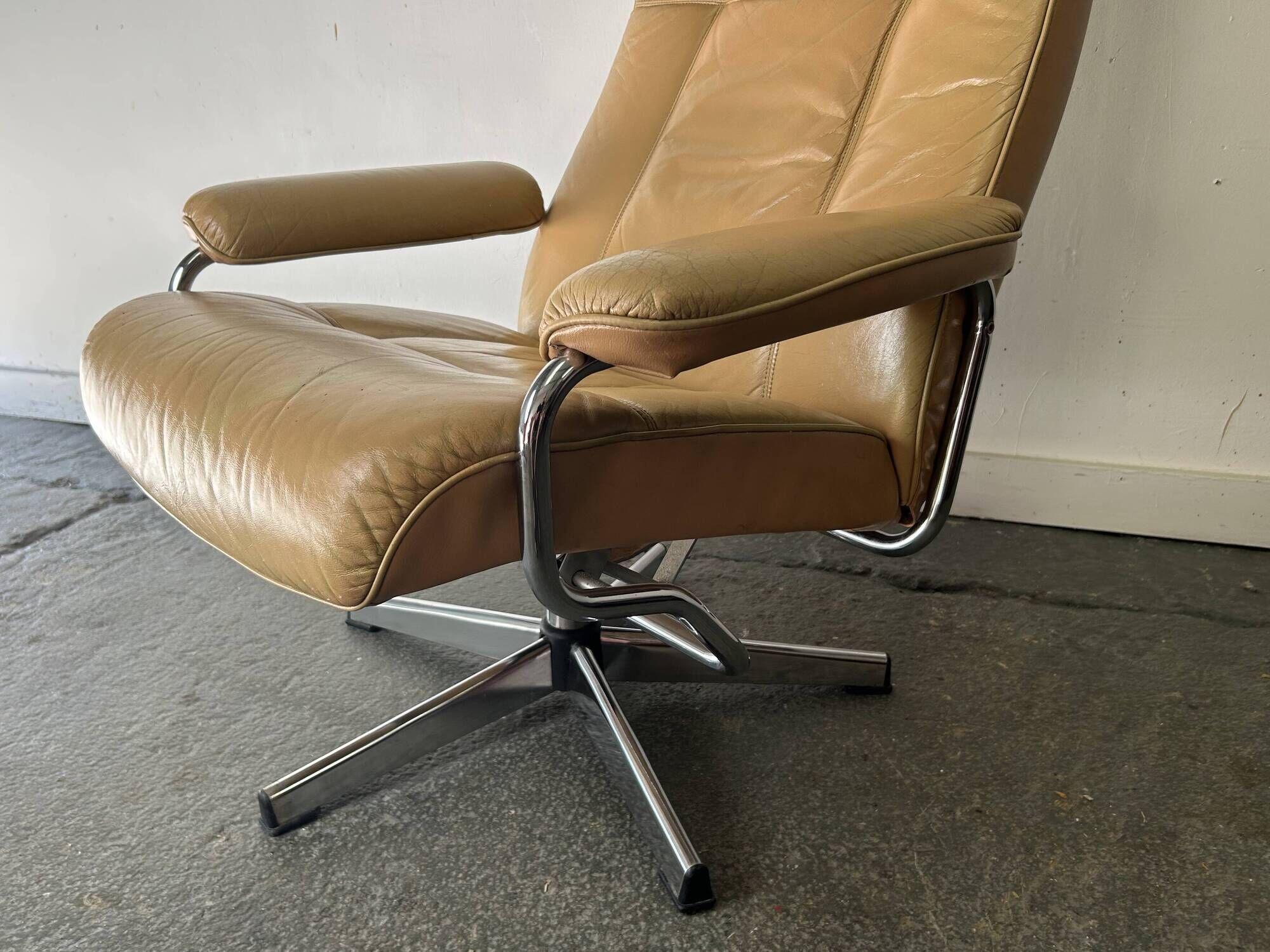 Mid-Century Scandinavian Leather Reclining Lounge Chair Chrome frame 1960s-