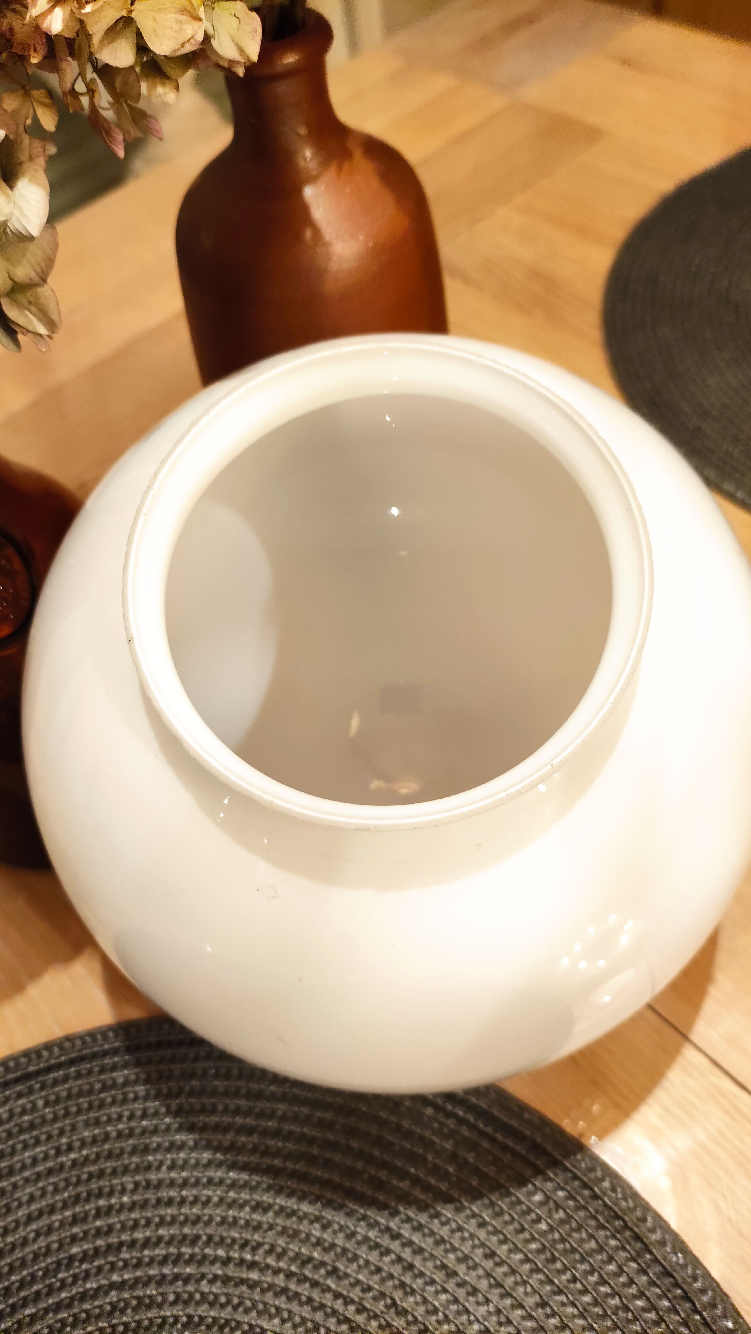 Art Deco globe in white opaline