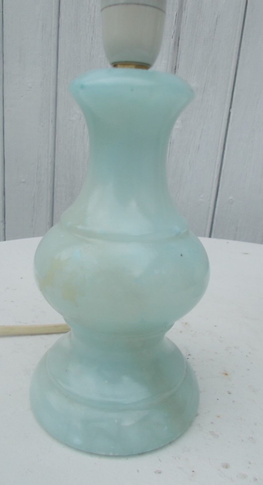 Paire de lampes en albâtre bleu clair
