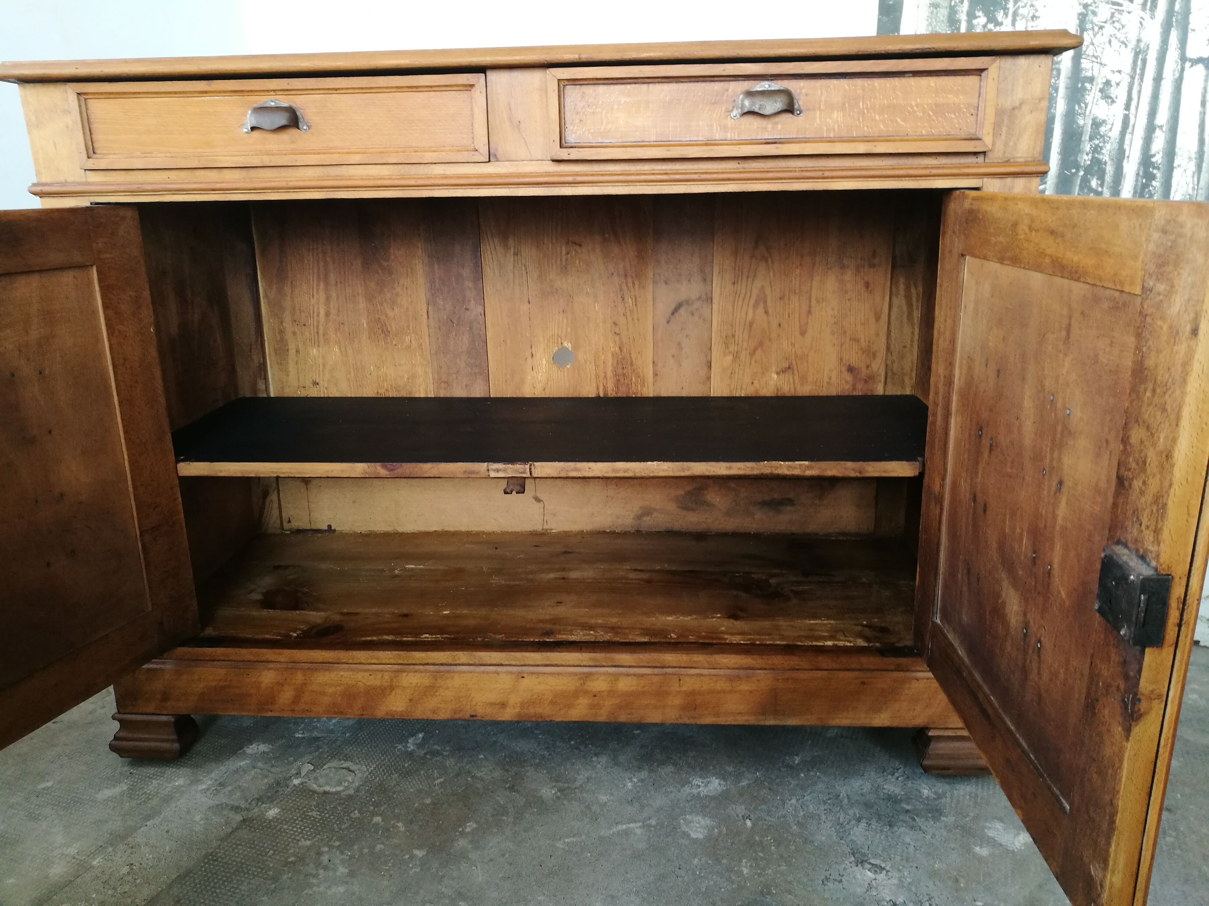 Buffet parisien, bois brut