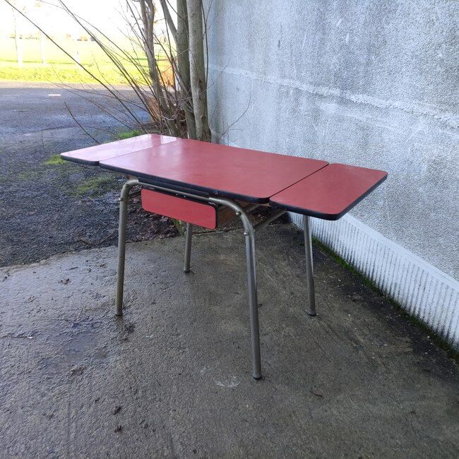 Formica table with extensions