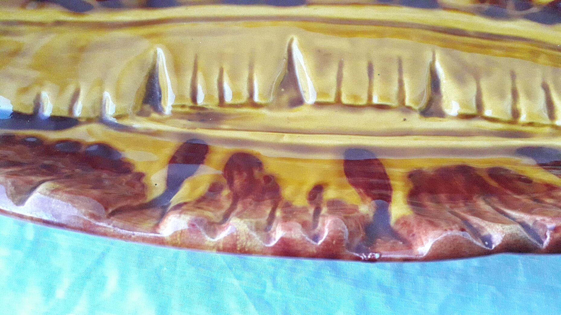 Dish Vallauris banana leaf