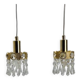 Deux suspensions en laiton doré et cristal, par Palwa, design 1960, Hollywood Regency.