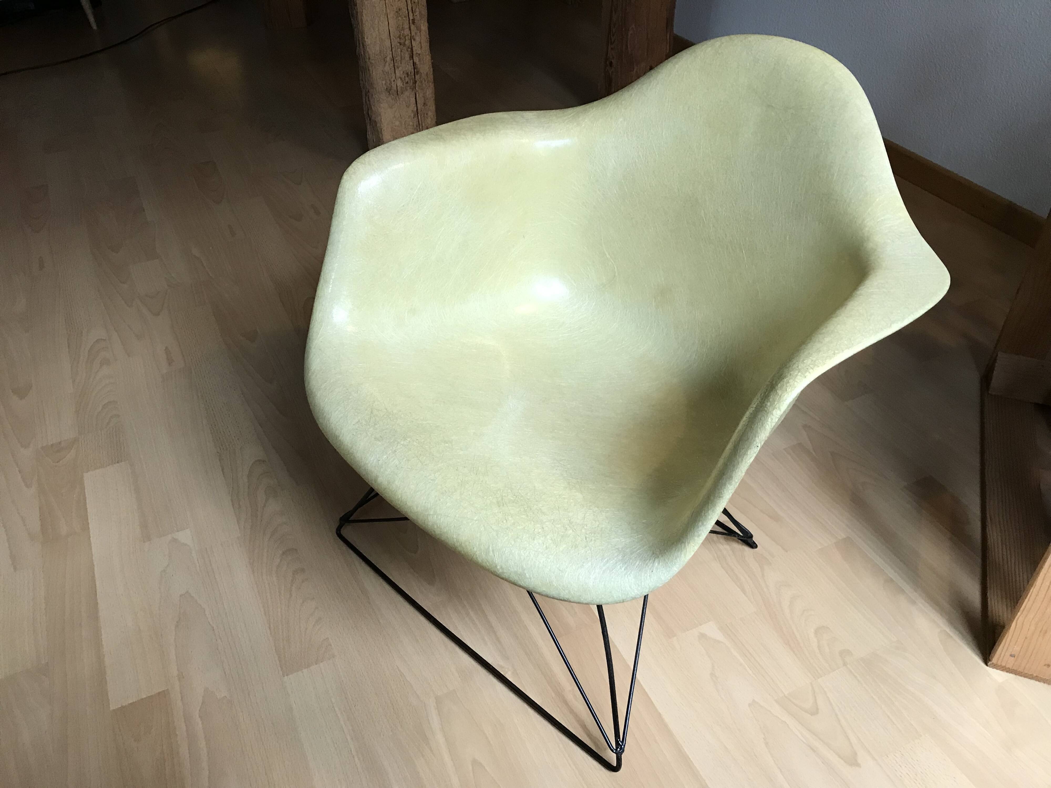Armchair C&R Eames LAR