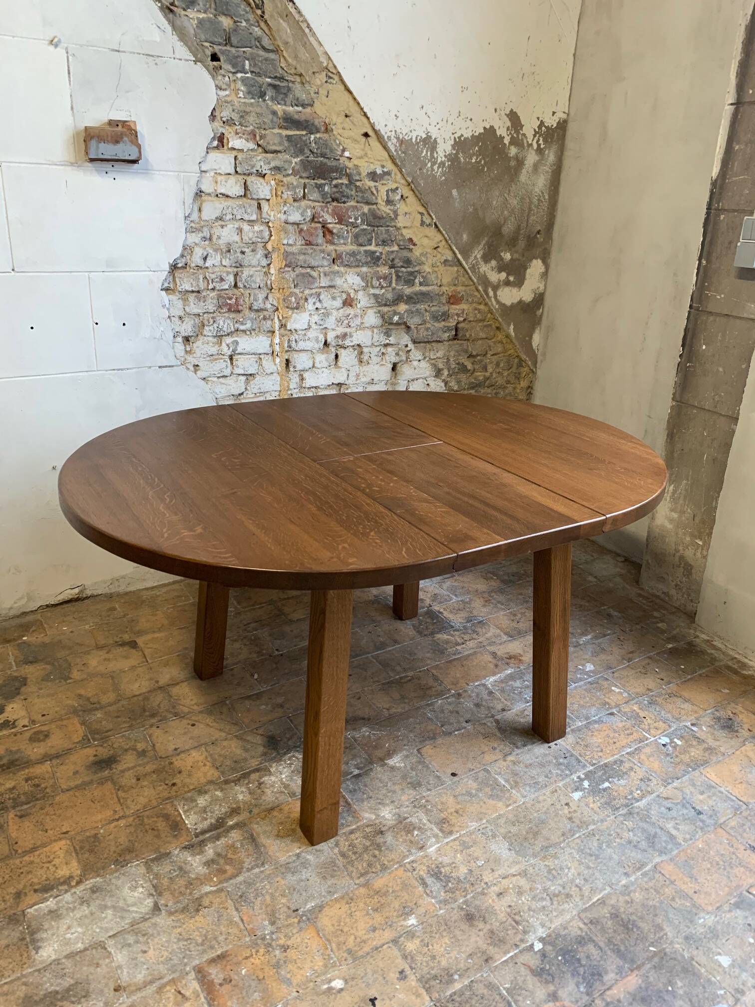 Table à manger extensible en chêne massif, des années 1950-60, style brutaliste