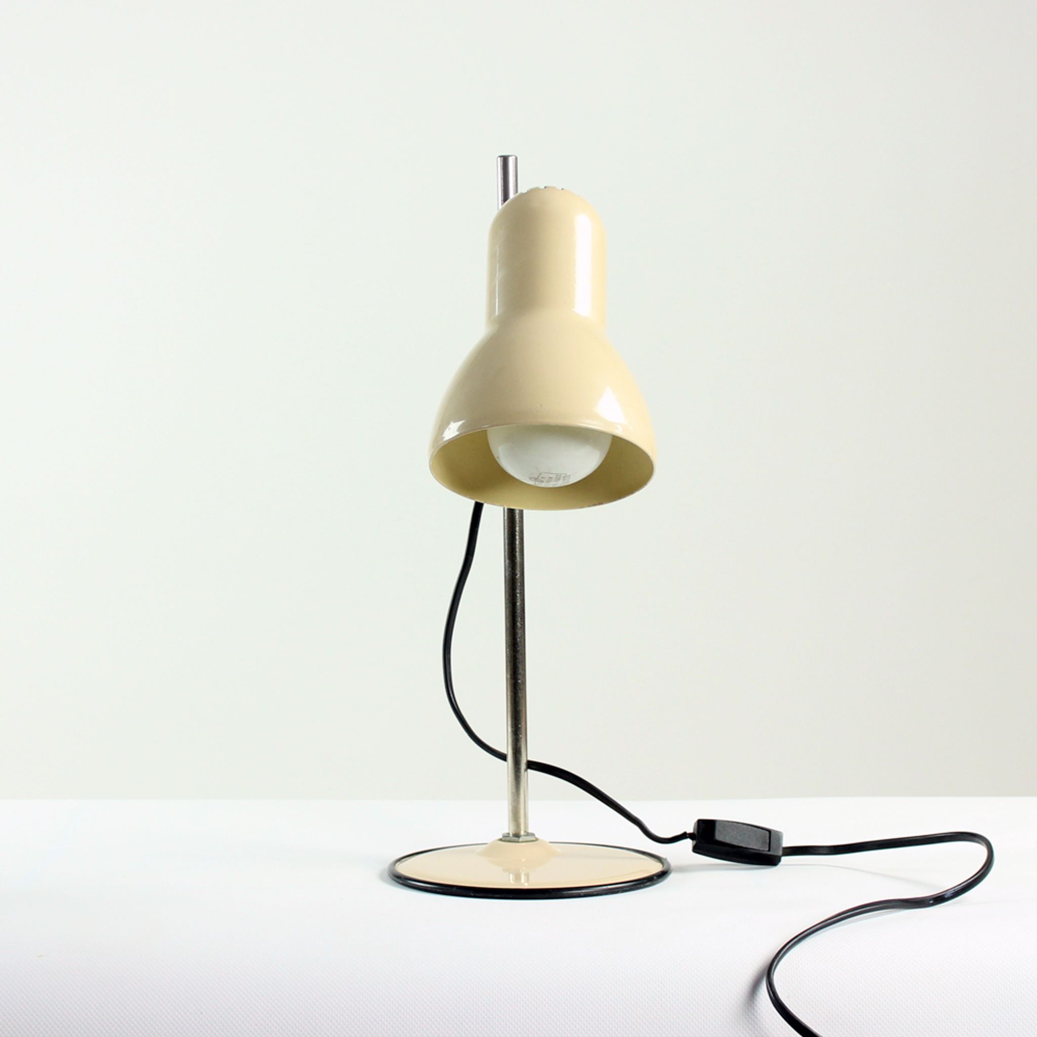 Lampe de table du milieu du siècle en métal, Hongrie années 1970