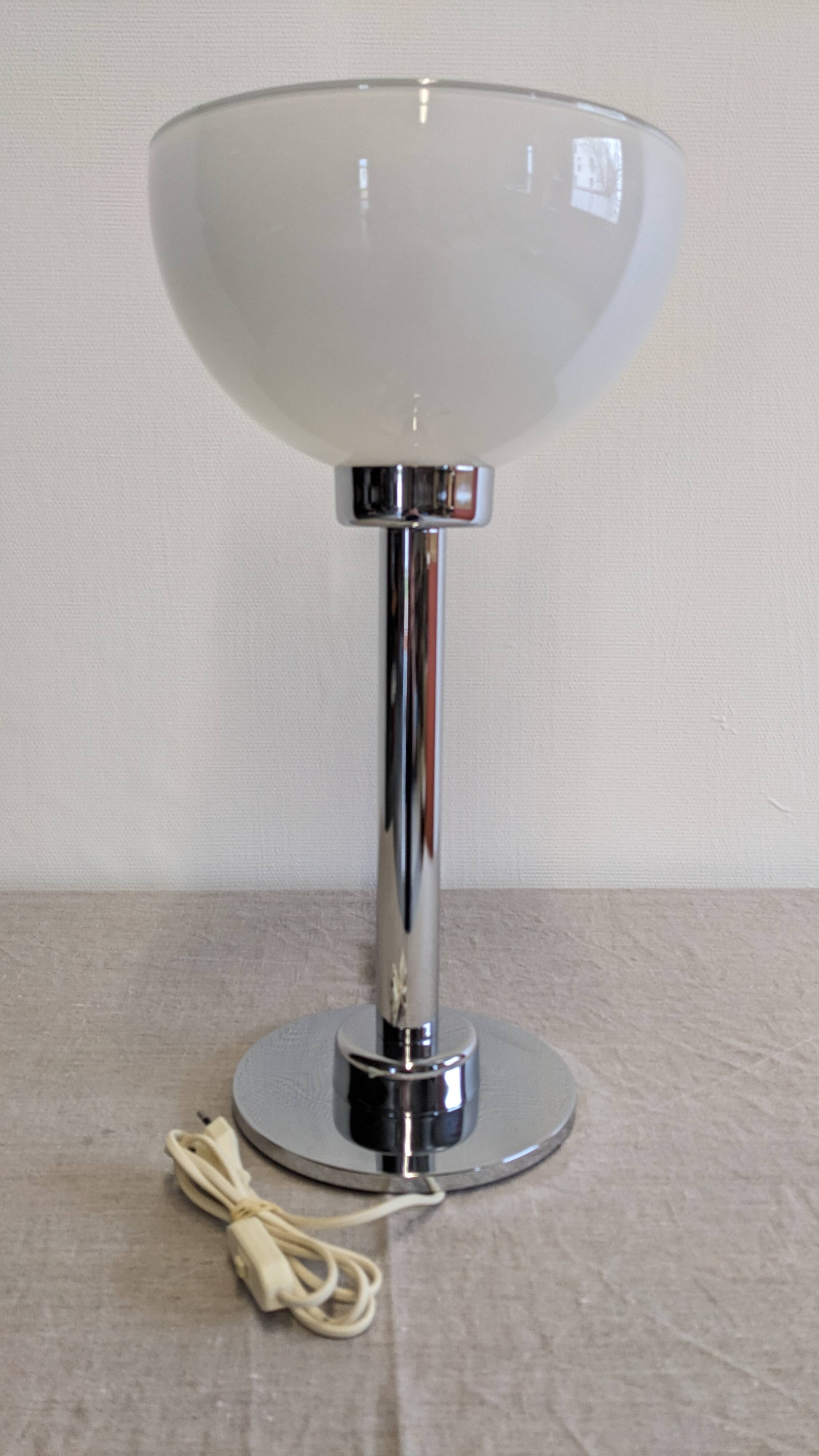Modernist lamp model New-York by S.C.E for Habitat, France around 1970.