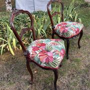 Chaises anciennes en noyer