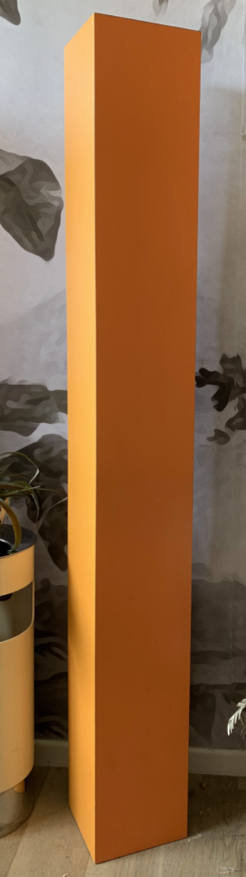 Very large pedestal column in Formica