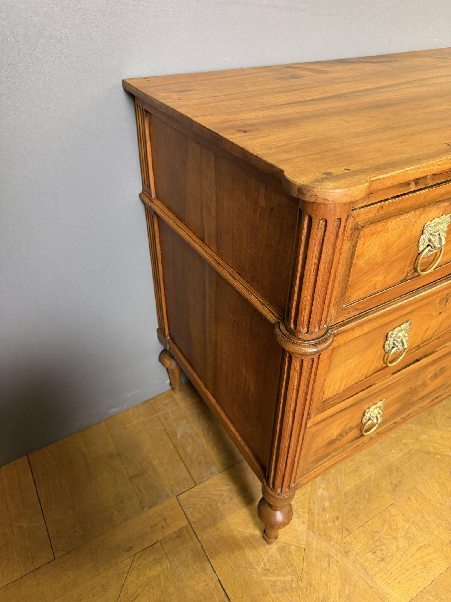 Commode d'époque Louis XVI en Noyer Blond
