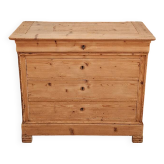 Antique chest of drawers