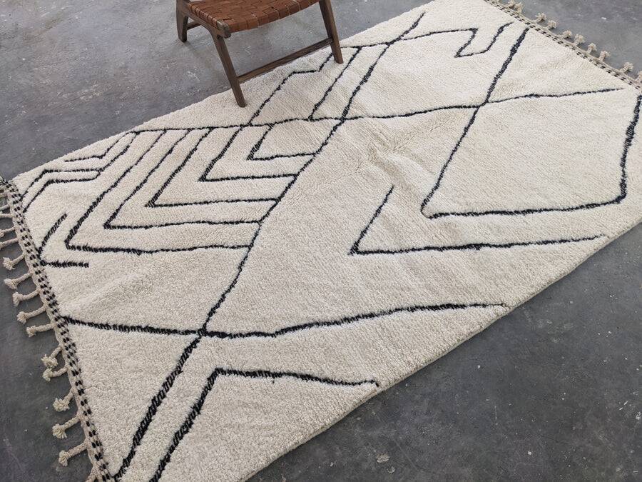 Traditional handmade beni ouarin rug size 150 x 250 cm