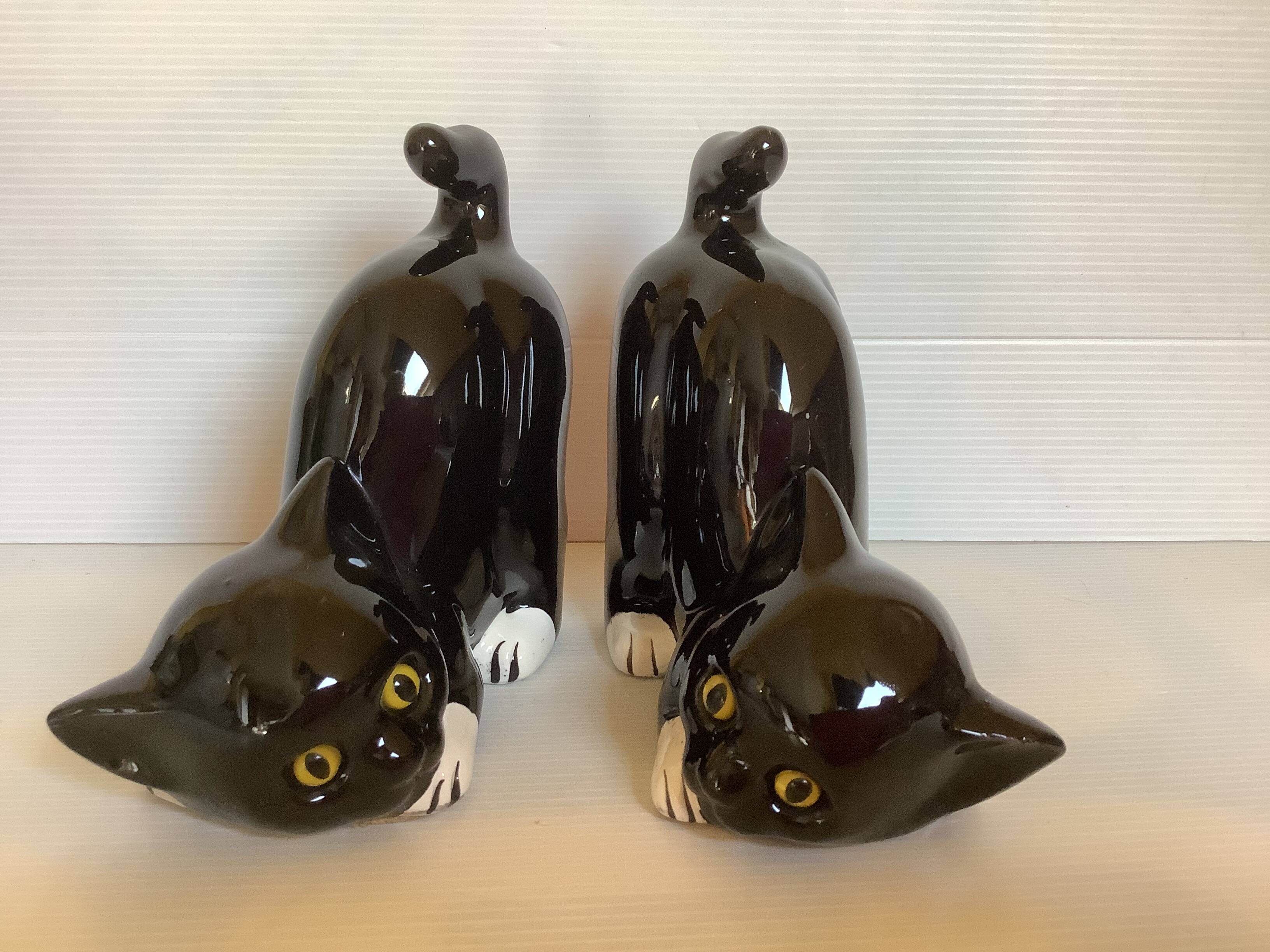 Cat bookends