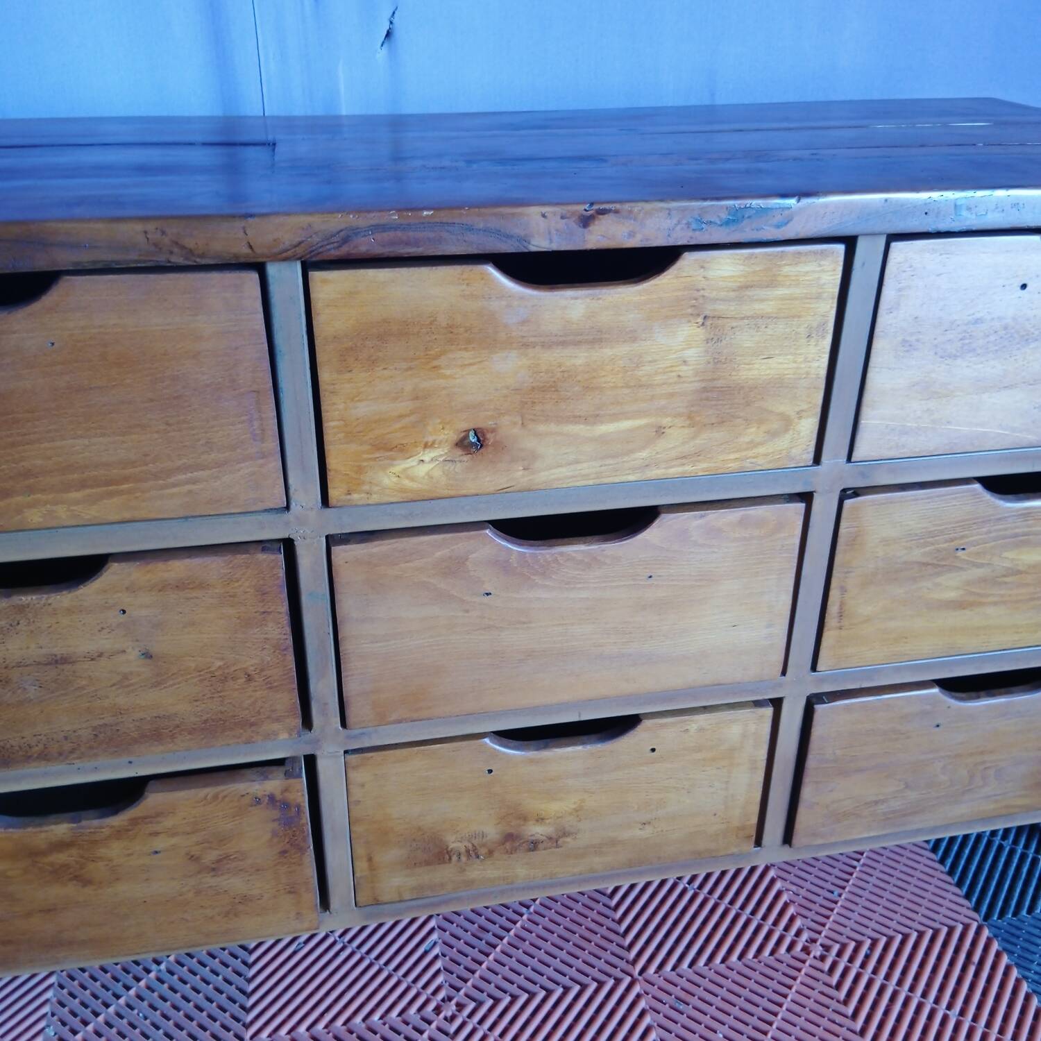 Workshop furniture, drawer furniture, industrial furniture.