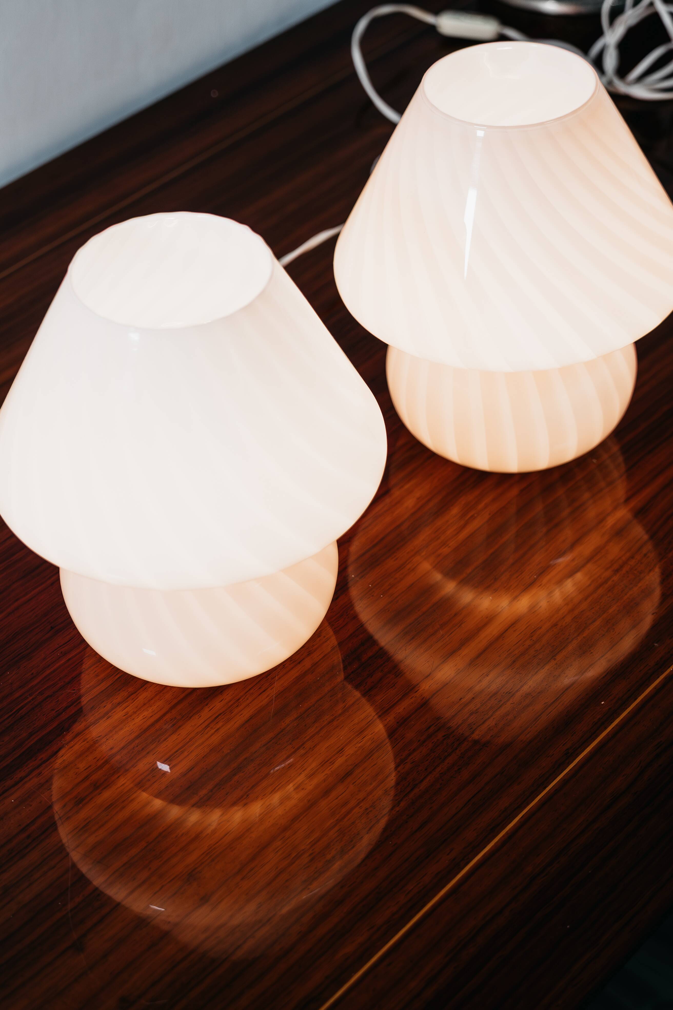 Coppia de lampes de table Murano champignon rose design des années 1970