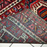 Tapis Antique Karajeh en Laine, Années 1920, Élégance et Tradition