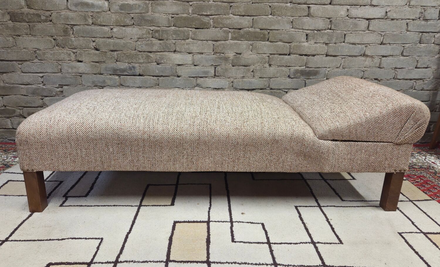 Daybed, vintage 1970s chaise longue with headrest.