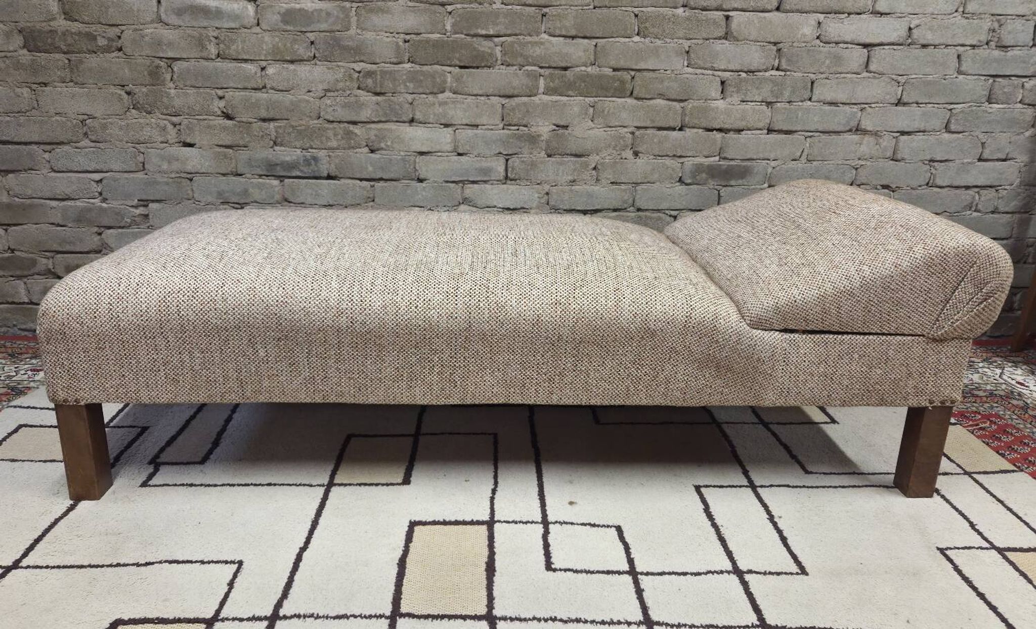 Daybed, vintage 1970s chaise longue with headrest.