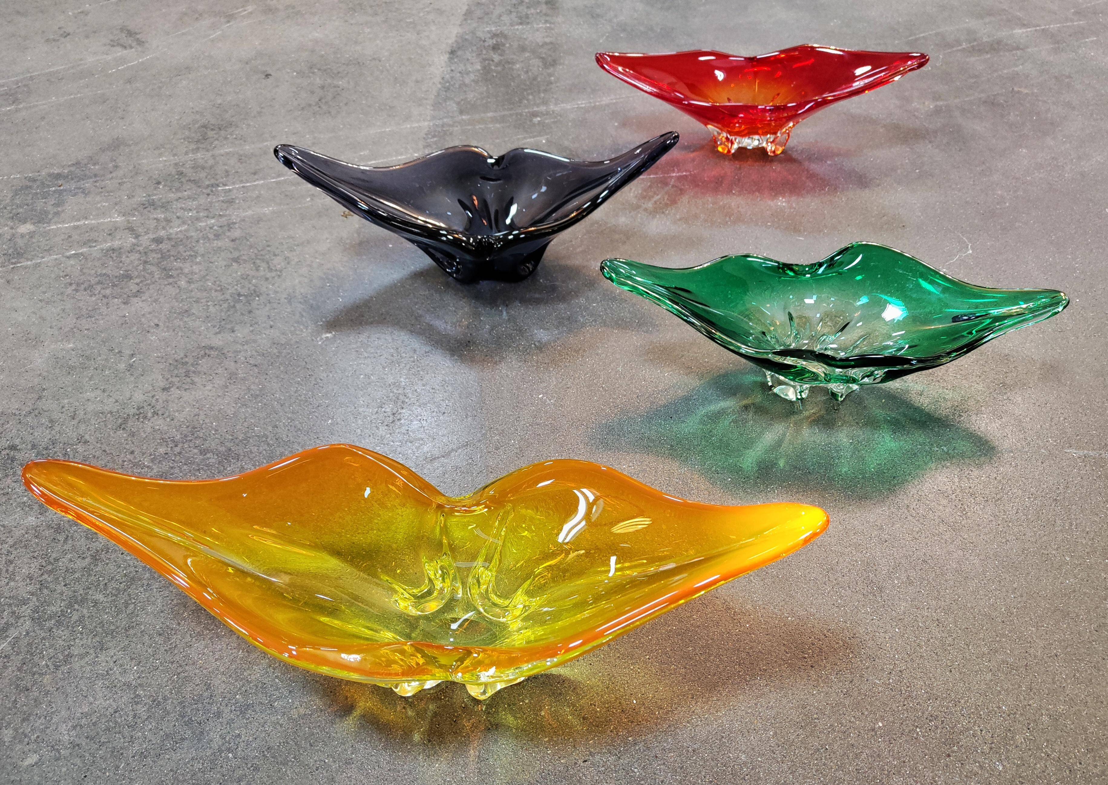 Set of 4 decorative glass bowls by Josef Hospodka, 1970s.