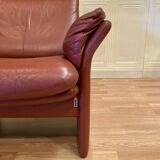 Adjustable and modular leather design armchair.