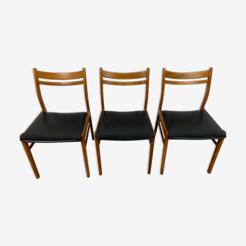 lot 3 Scandinavian chair / black leatherette seat