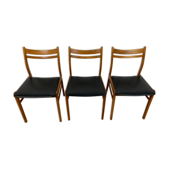 lot 3 Scandinavian chair / black leatherette seat