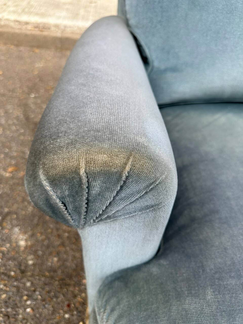 Vintage BUROV crapaud armchair in blue velvet with fringes – 1960s/70s