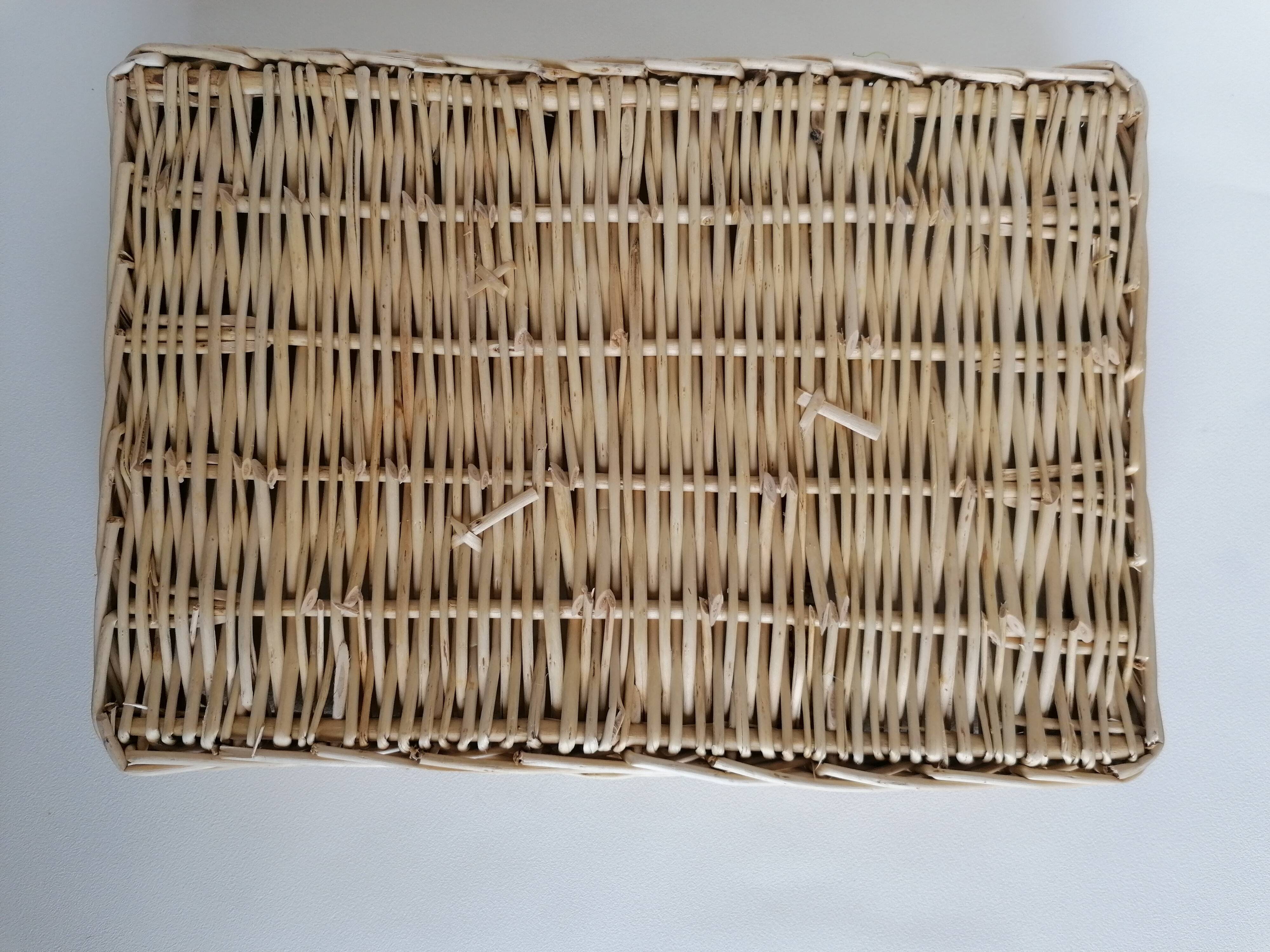 Wicker basket for cutlery