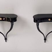 Paire de consoles murales, chevets en hêtre noir attribuées à Ulrich