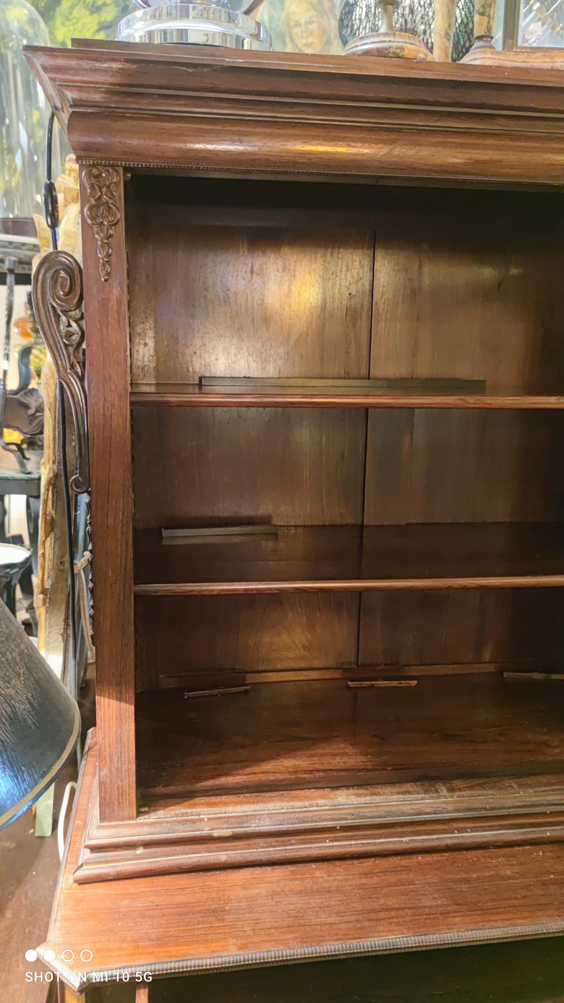Two-part cabinet, recessed and with a glass-fronted display case, in Indian rosewood, circa 1850/60