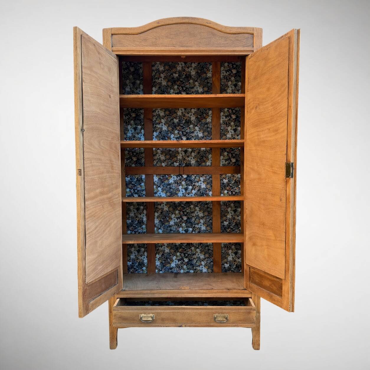 Armoire parisienne d’hôtel miroirs biseauté chêne brut 1920