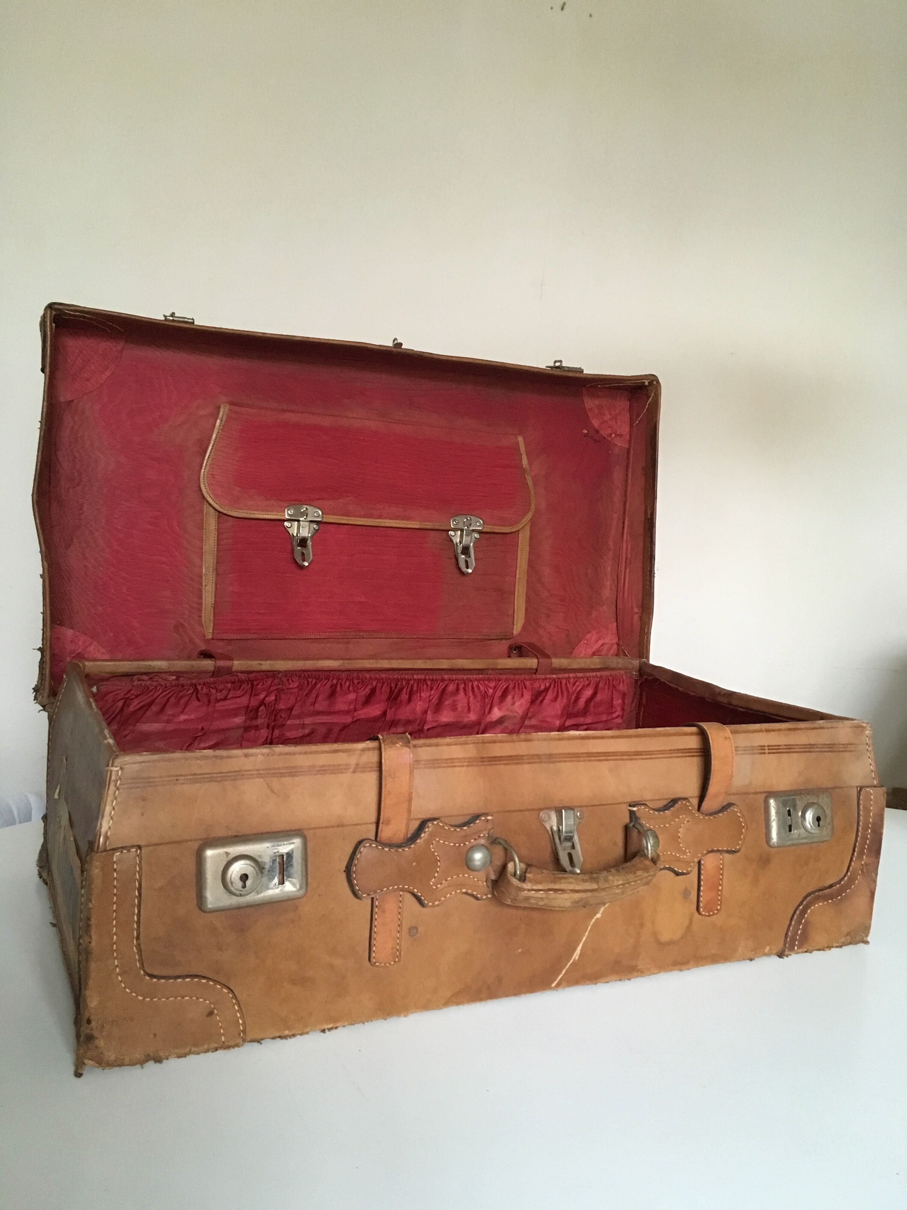 suitcase of leather with labels of palaces