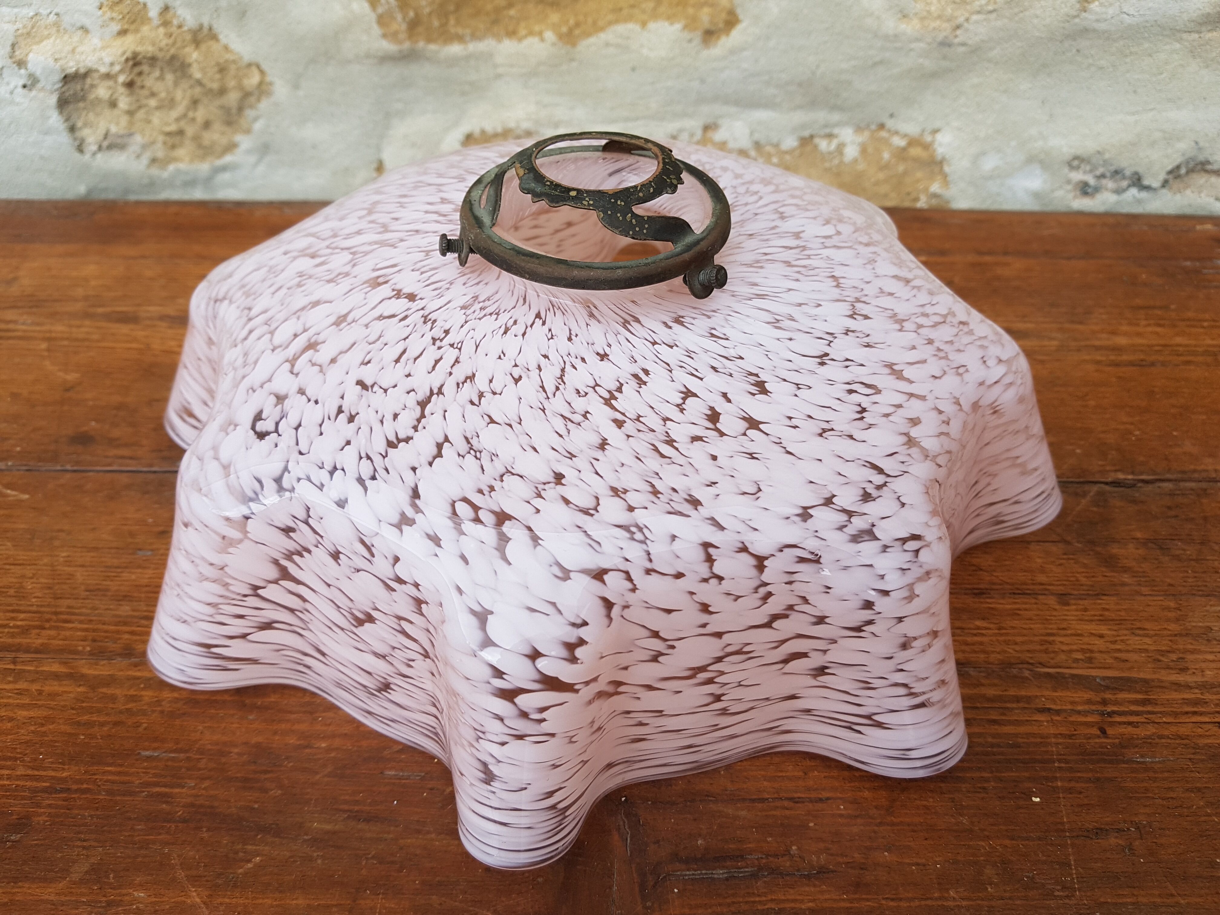 Speckled pink opaline suspension