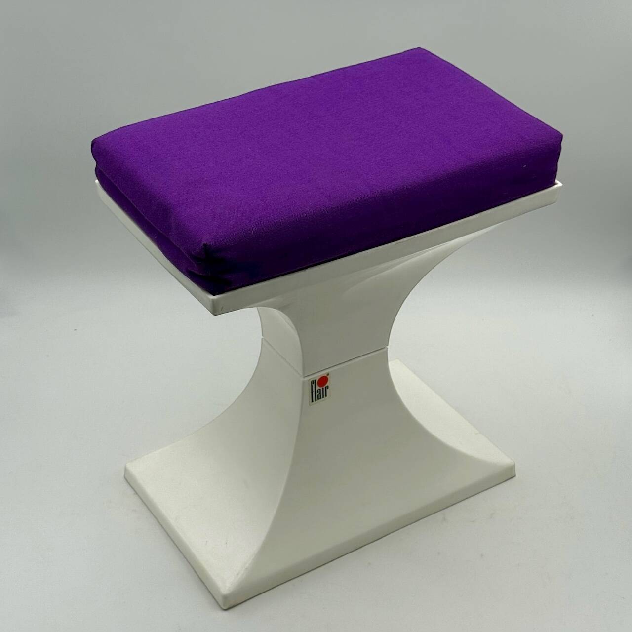 Space Age Stool by Flair – 1970s Dutch Design in White and Purple