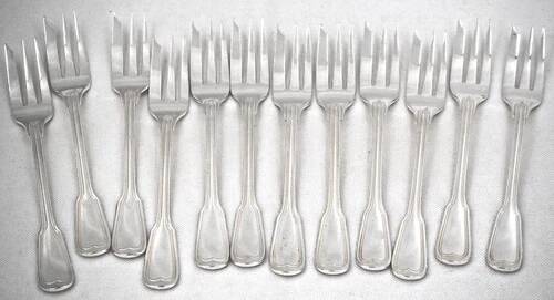 Sfam model Filet, 12 long cake forks, 16 cm, in silver-plated metal.