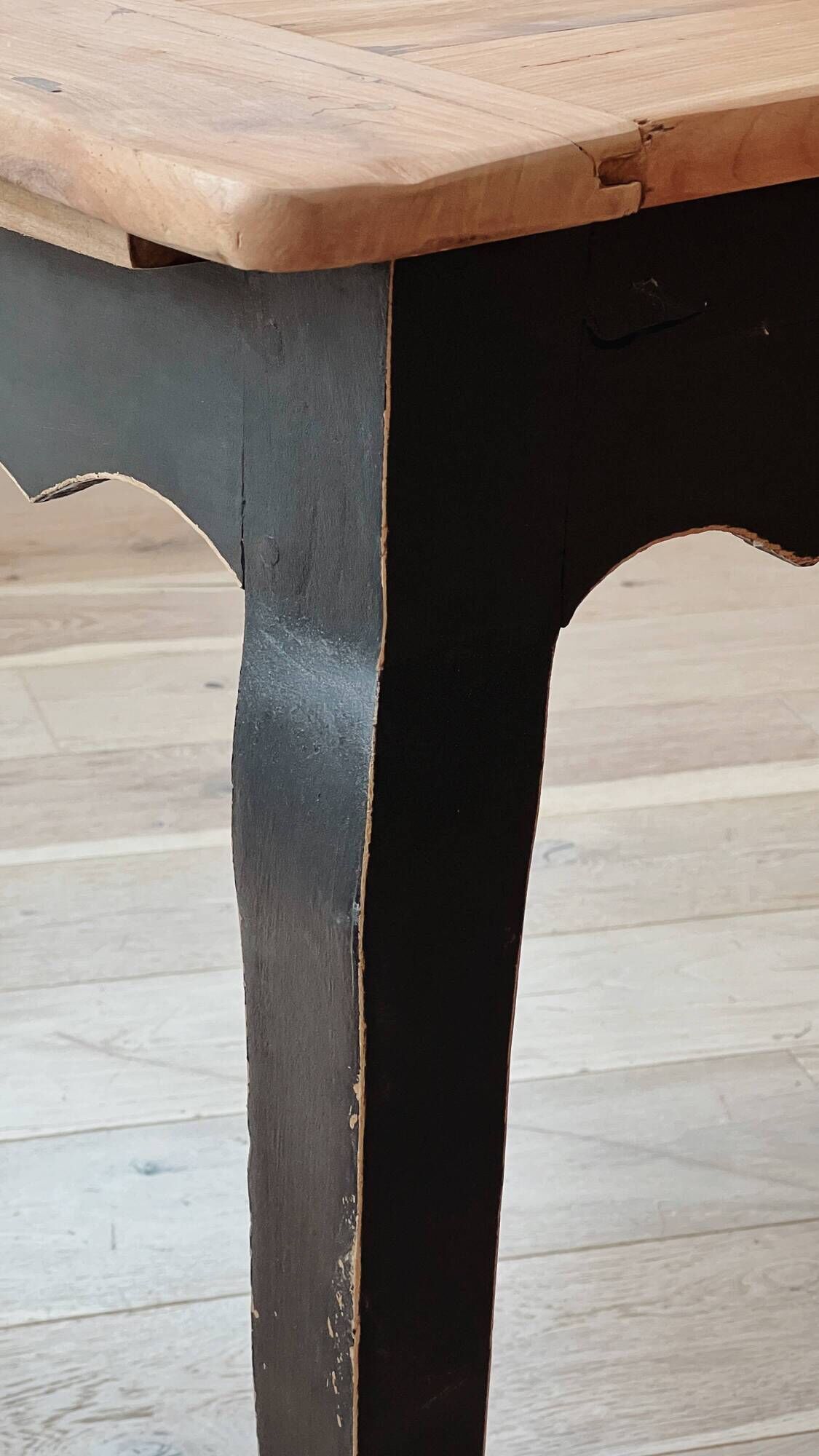 Antique Louis XV table from the 19th century – seats 8-10 people.
