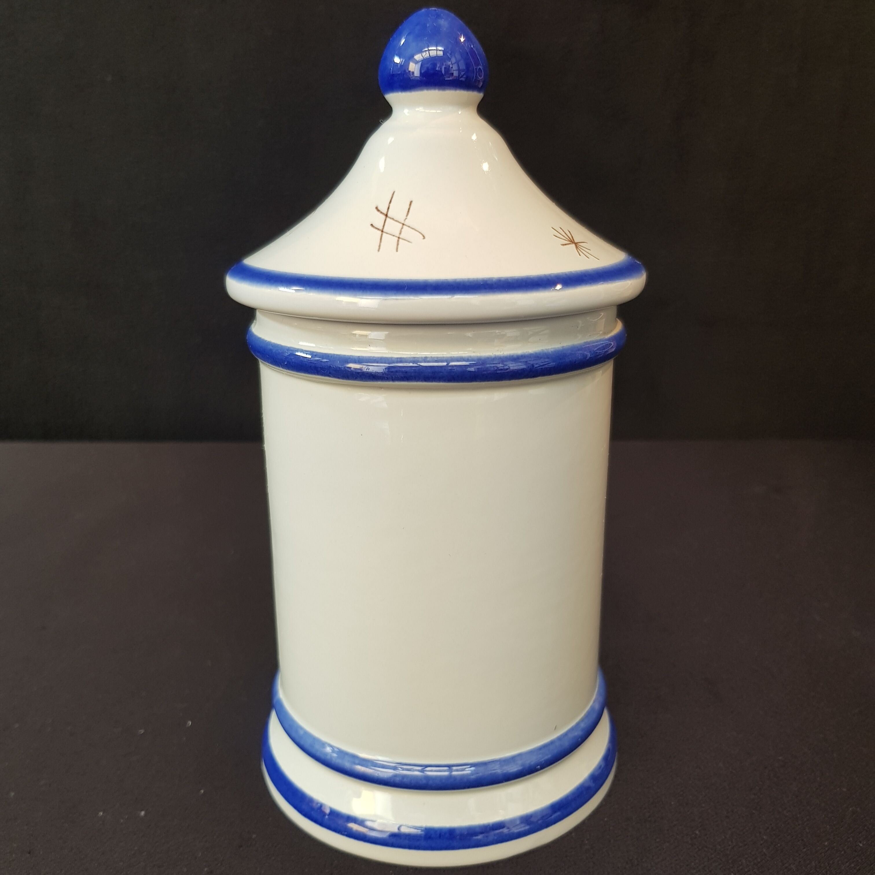 Ceramic tobacco pot