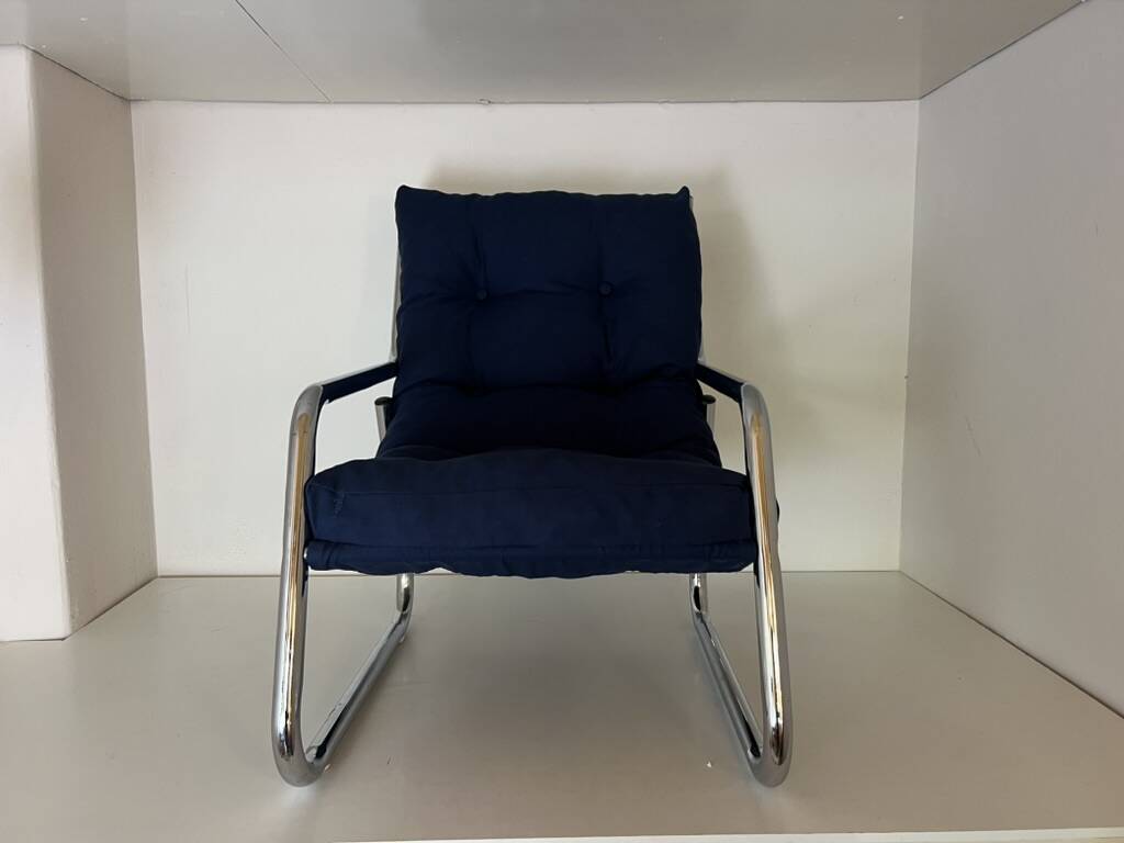Fauteuil tubulaire chromé bleu années 70 Space Age